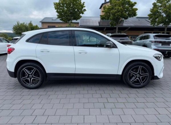 Mercedes-Benz GLA 200 d 4Matic AMG Line – Image 7
