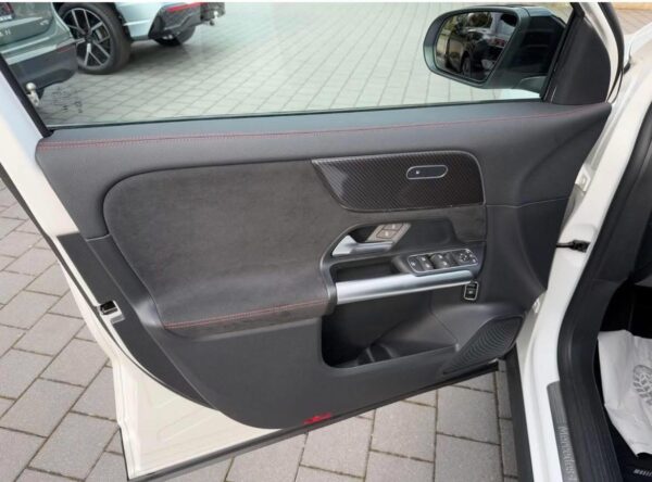 Mercedes-Benz GLA 200 d 4Matic AMG Line – Image 12
