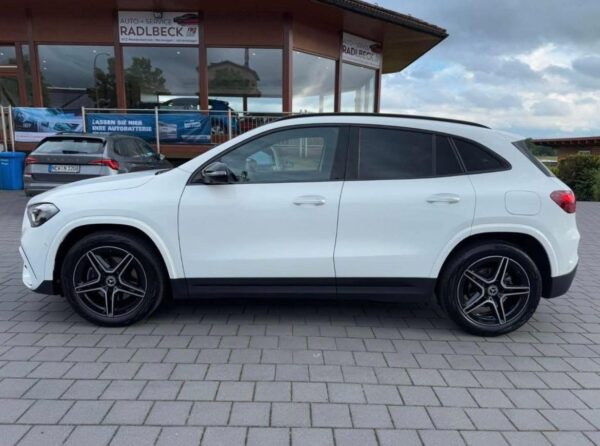 Mercedes-Benz GLA 200 d 4Matic AMG Line – Image 4