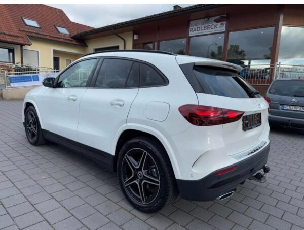 Mercedes-Benz GLA 200 d 4Matic AMG Line – Image 8