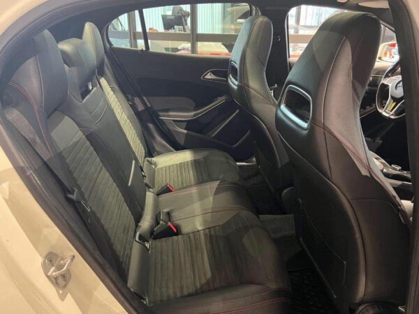 Mercedes-Benz GLA 200 – Image 25