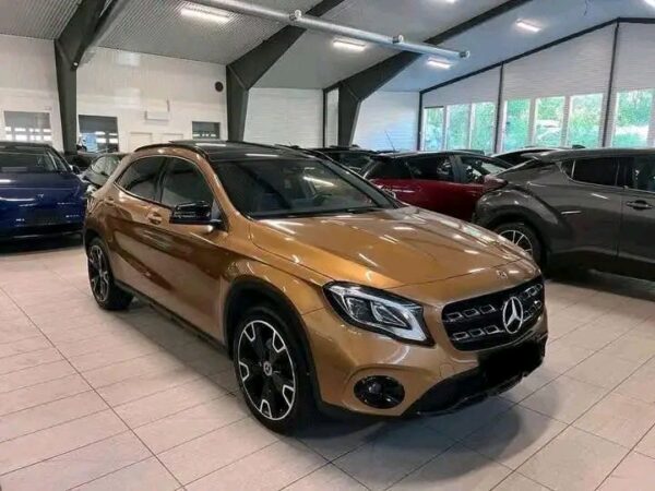 Mercedes-Benz GLA 180 AUT 122 CH