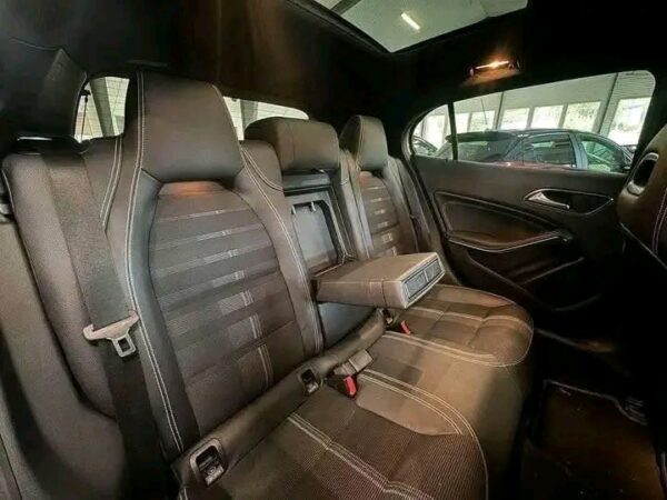 Mercedes-Benz GLA 180 AUT 122 CH – Image 11