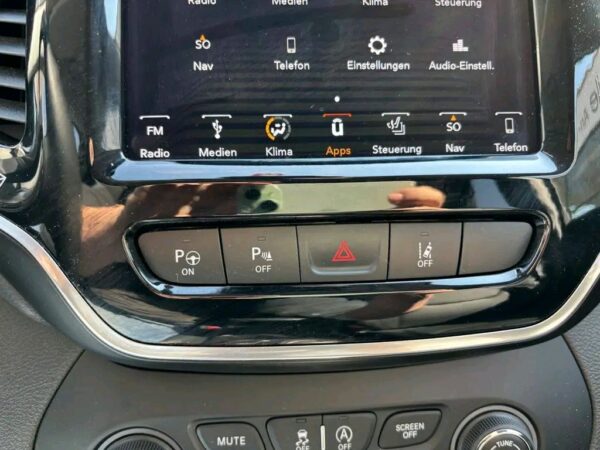Jeep Cherokee Limited 4WD – Image 9