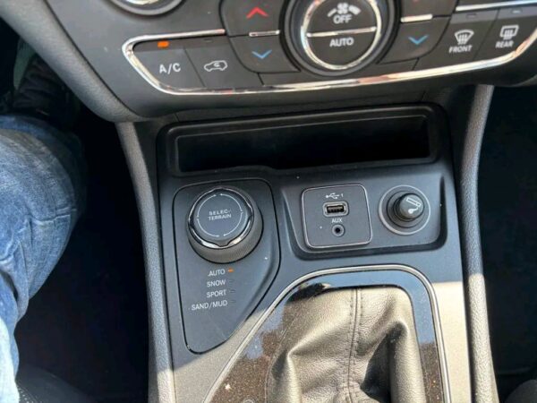 Jeep Cherokee Limited 4WD – Image 16