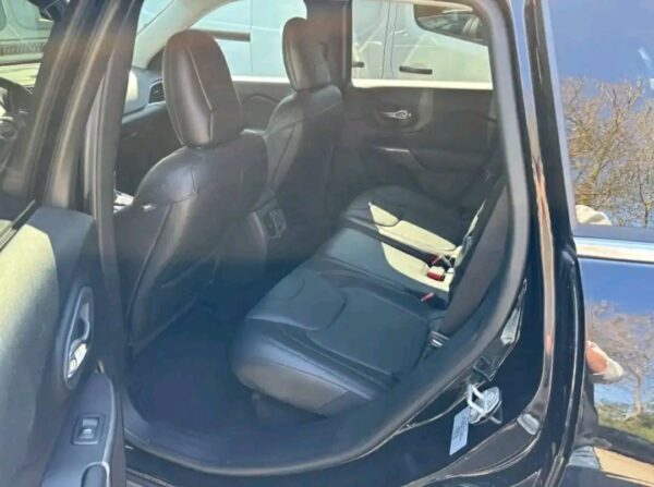 Jeep Cherokee Limited 4WD – Image 12