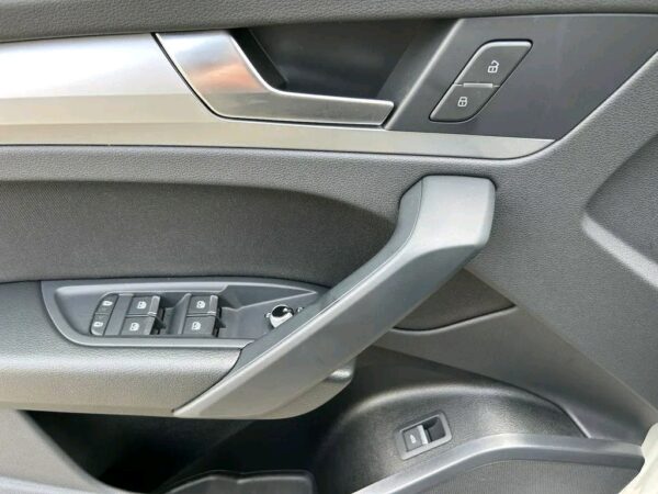Audi Q5 Sportback 2.0 TDI S-tronic – Image 18