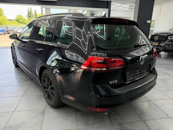 Volkswagen Golf – Image 9