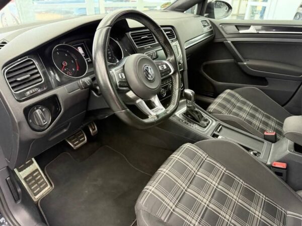 Volkswagen Golf – Image 8
