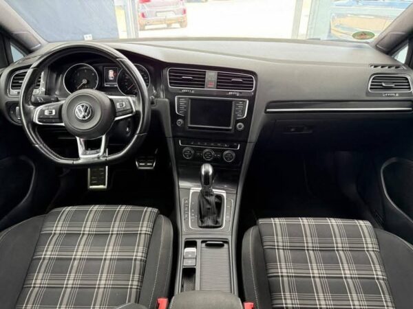 Volkswagen Golf – Image 12