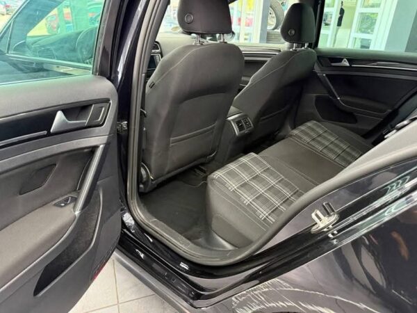 Volkswagen Golf – Image 11