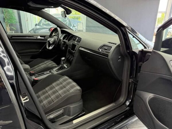 Volkswagen Golf – Image 14