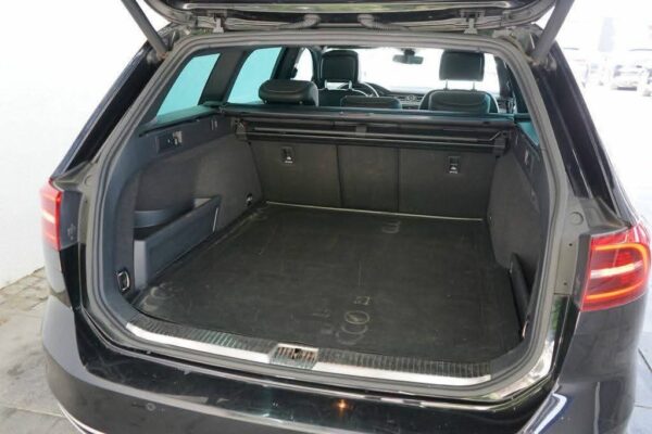 Volkswagen Passat – Image 10