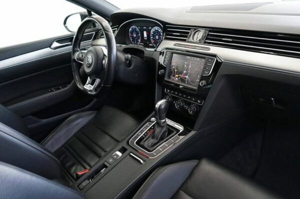 Volkswagen Passat – Image 9