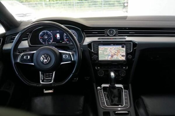 Volkswagen Passat – Image 12