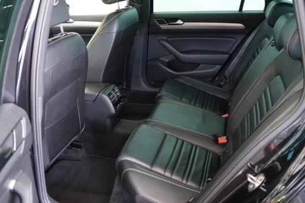 Volkswagen Passat – Image 16