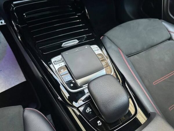 Mercedes-Benz CLA 35 AMG 4Matic – Image 13