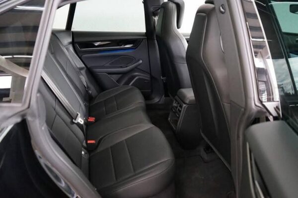Porsche Macan – Image 12