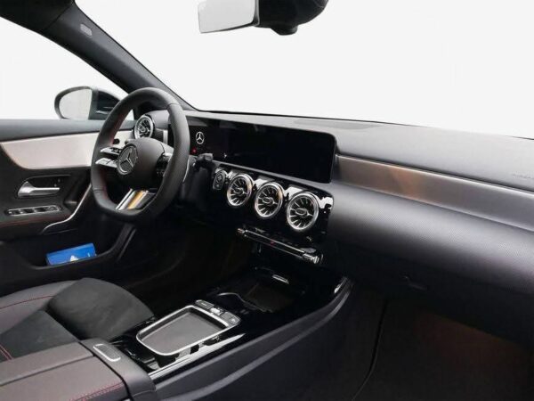 Mercedes-Benz A 200 – Image 12