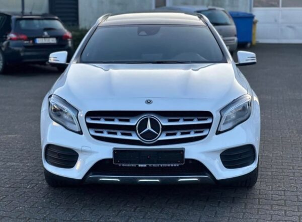 Mercedes-Benz GLA 200 AMG – Image 2