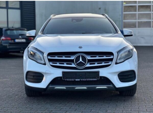 Mercedes-Benz GLA 200 AMG – Image 3