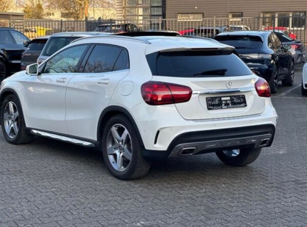 Mercedes-Benz GLA 200 AMG – Image 9