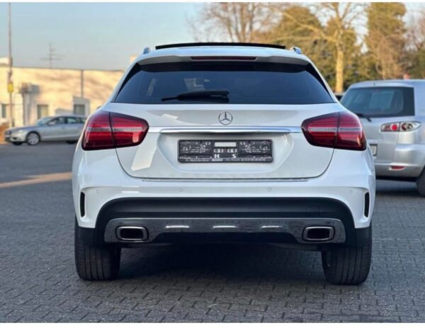 Mercedes-Benz GLA 200 AMG – Image 7