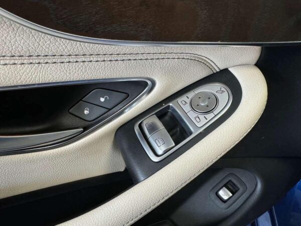 Mercedes-Benz Classe C C 300 – Image 16