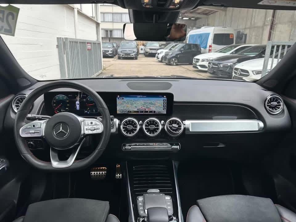 Mercedes-Benz GLB 180D AMG – Image 8