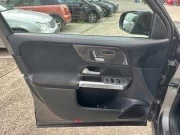 Mercedes-Benz GLB 180D AMG – Image 11